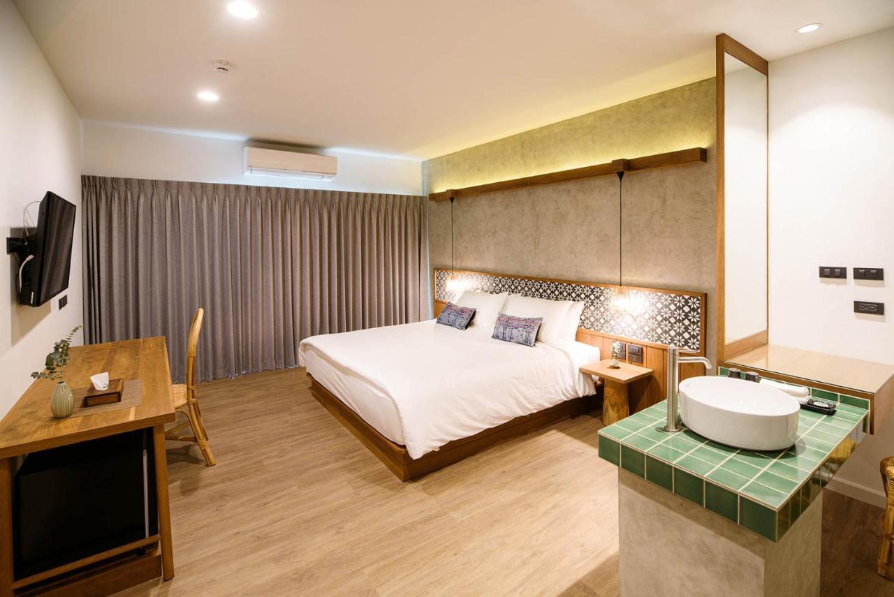 Himku Hotel - Adult Only Chiang Mai Exteriör bild