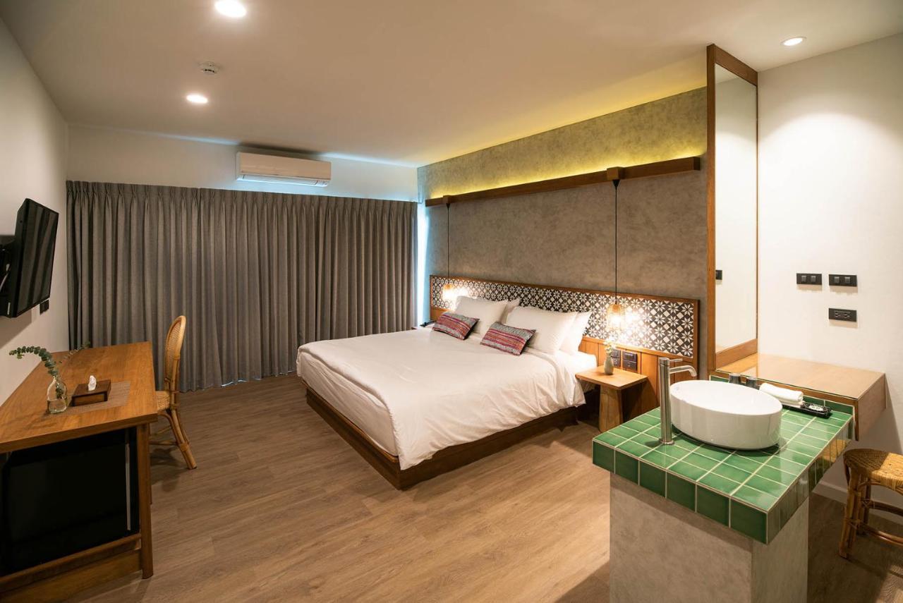 Himku Hotel - Adult Only Chiang Mai Exteriör bild